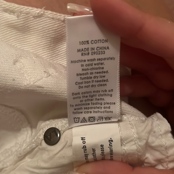 Bullhead white shorts - Picture 7 of 7